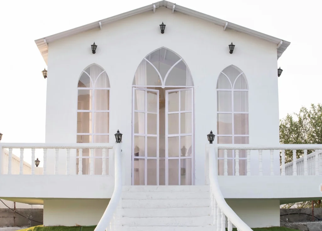 12 Enchanting Hobbit House Interior Design Ideas for a Magical Home 2 1. Embrace Rounded Doorways and Arched Windows