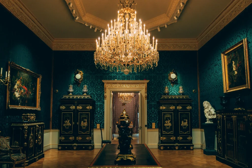 12 Traditional Interior Design Styles for Timeless Elegance 2 1. Victorian Style: Opulent Elegance with Historical Charm