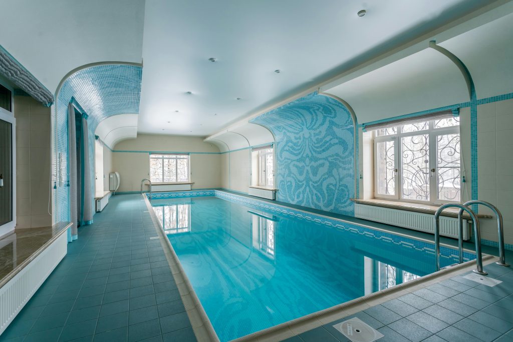 12 Incredible Pool House Interior Design Ideas for Ultimate Style 3 pexels albeg 20705880