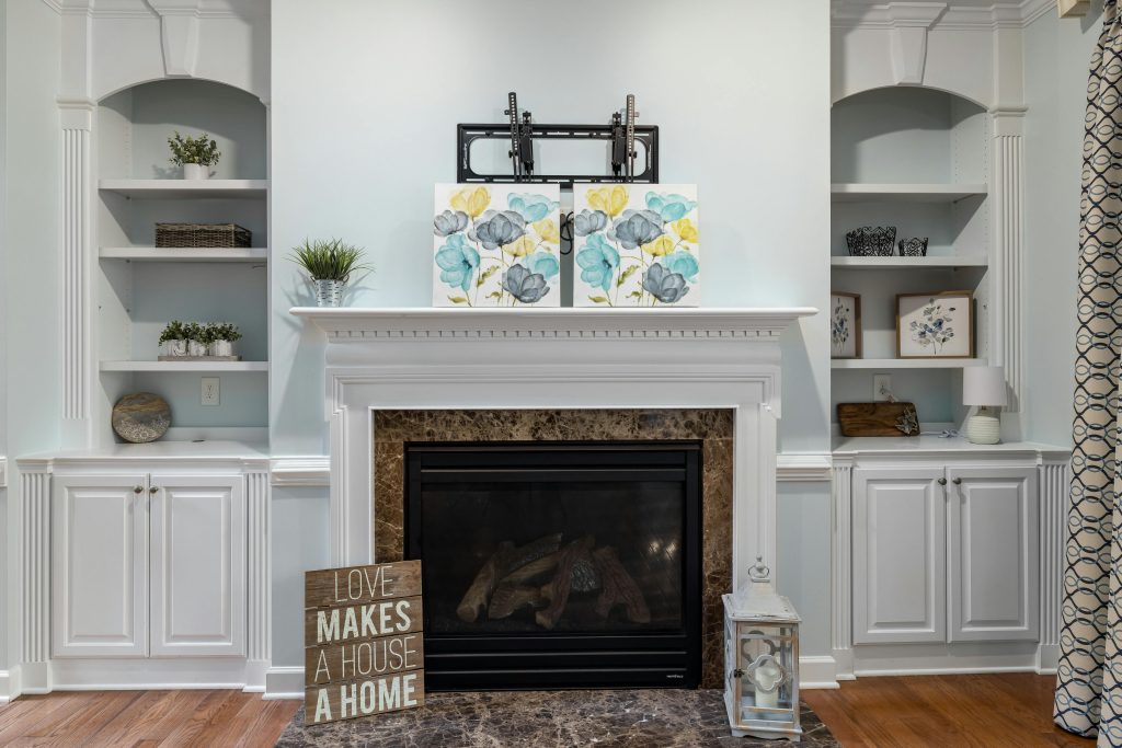 12 Stunning Art Deco House Interior Designs for a Glamorous Home 2 pexels curtis adams 1694007 12908571